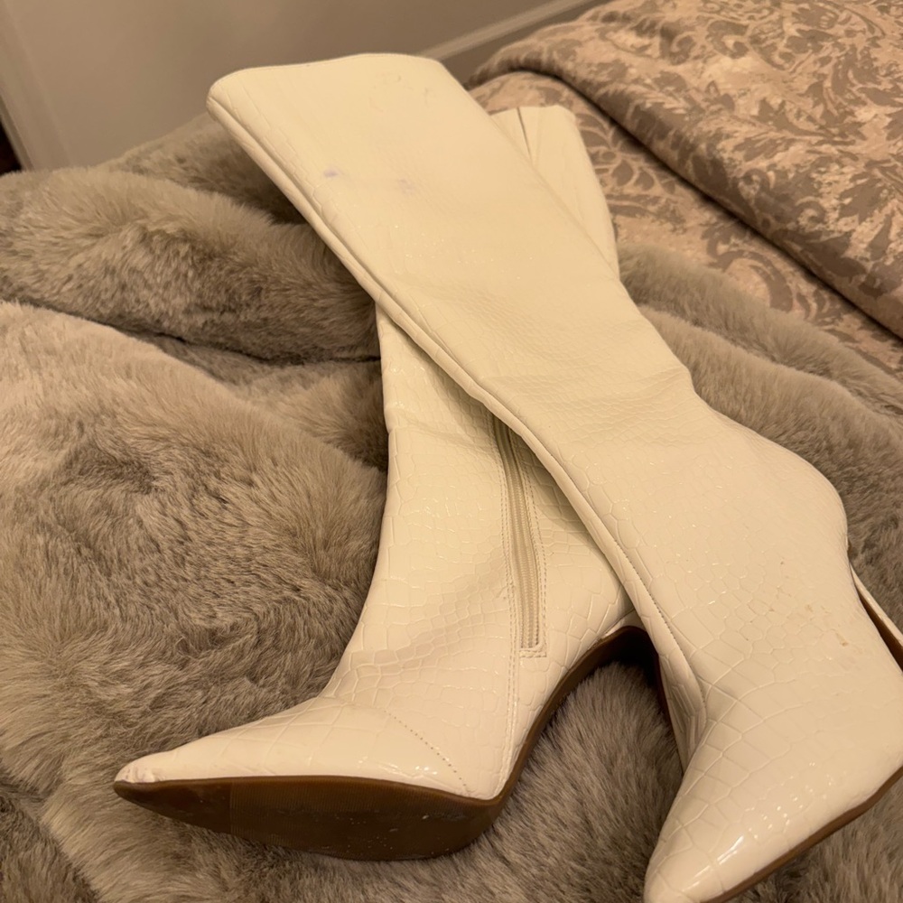 INC White Crocodile Boots - Picture 9 of 15